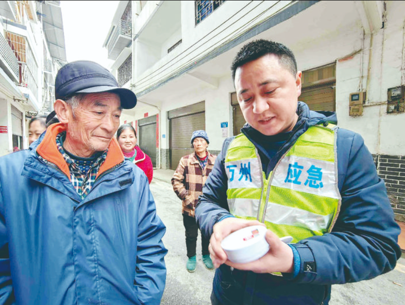 万州今冬安装34万余套一氧化碳报警仪 17万余户困难群众家庭取暖无忧